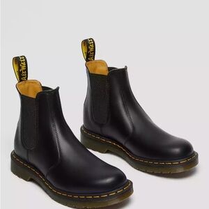 Like New Dr. Martens 2976 Chelsea Boots